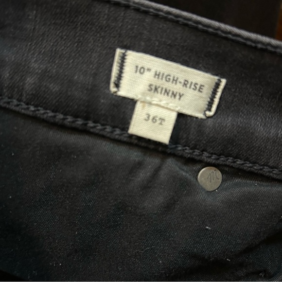 Madewell 10" High-Rise Skinny Jeans in Berkeley Black: Button-Through Edition - Picture 6 of 12